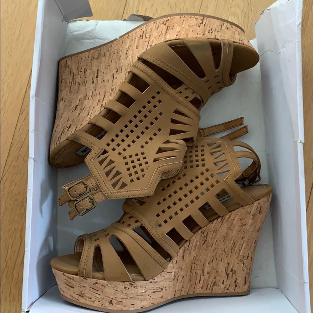 New! tan wedge heel!